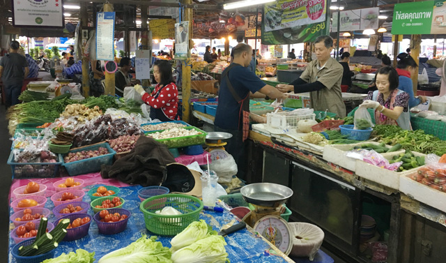 A local wet market in Chiang Mai